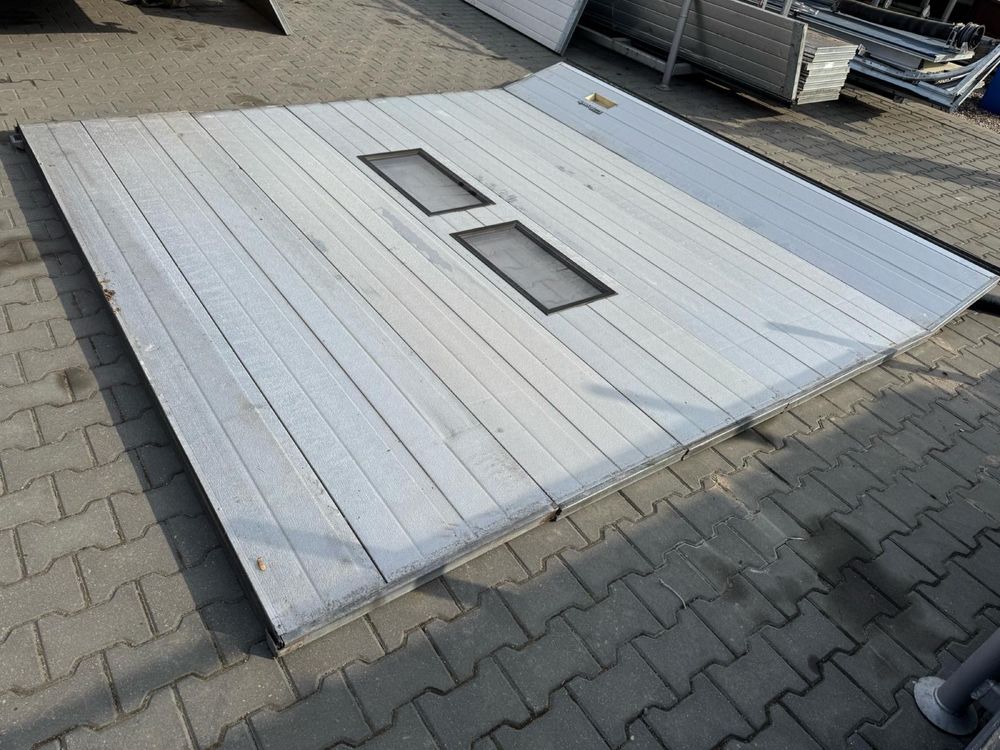 Brama 3.05x3.25 segmentowa Crawford pionowego otwierania