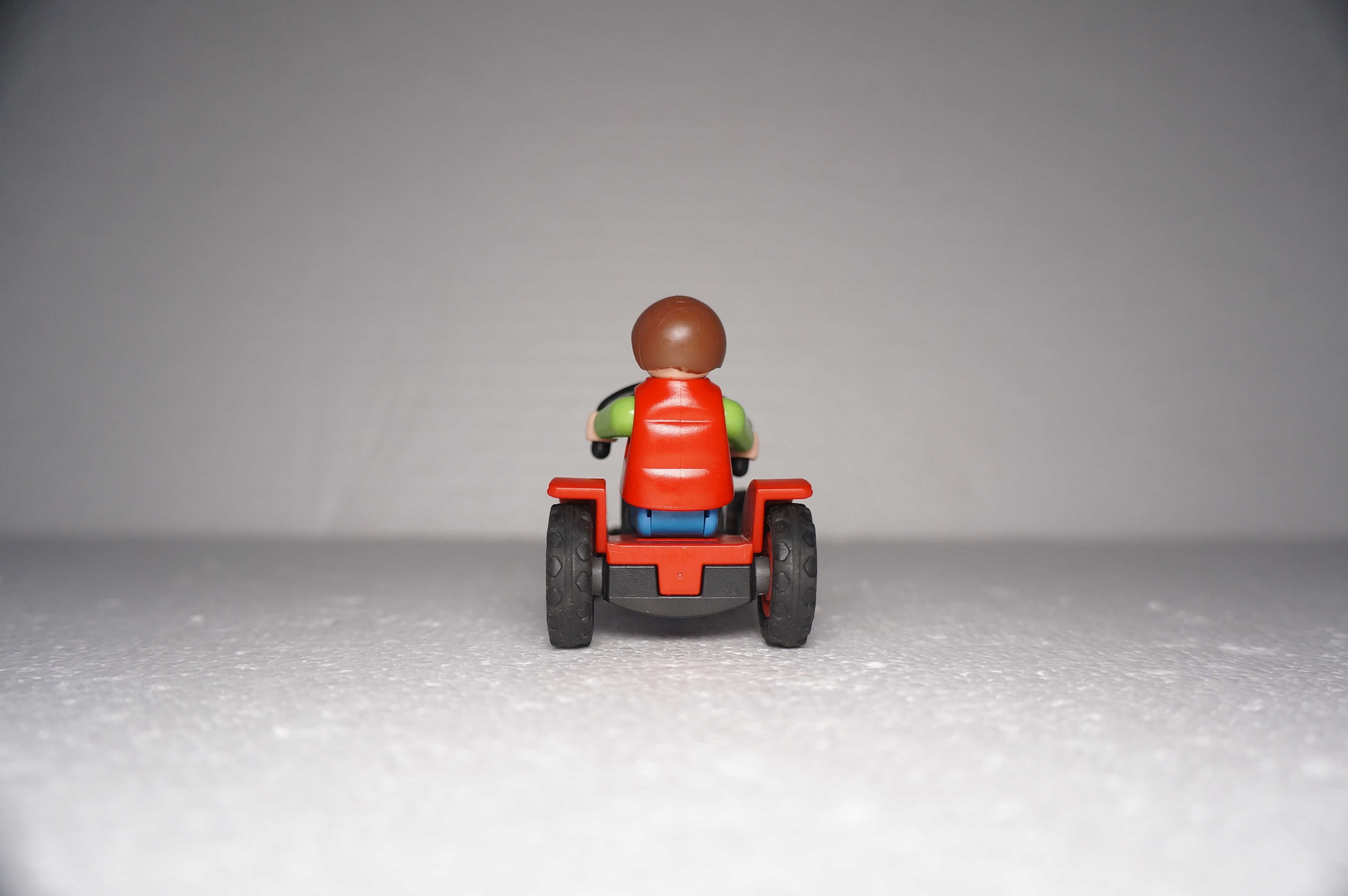 Playmobil m126 Ludziki chłopiec na gokarcie Playmobile