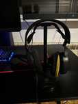 Słuchawki SteelSeries ze stojakiem