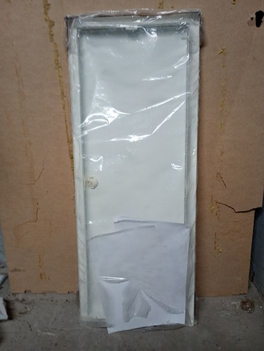 Две дверци от  распределительных щит Hager Volta VU36UA. 
Щит предназн