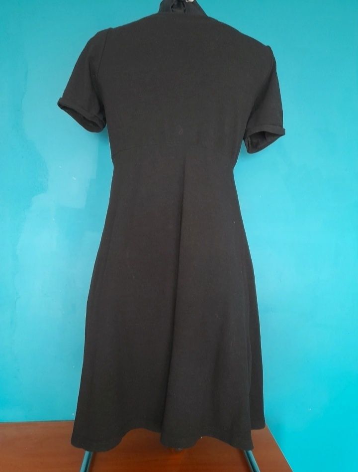 Mała czarna  sukienka damska zimowa jesienna  92% wełna  rozmiar 36 S