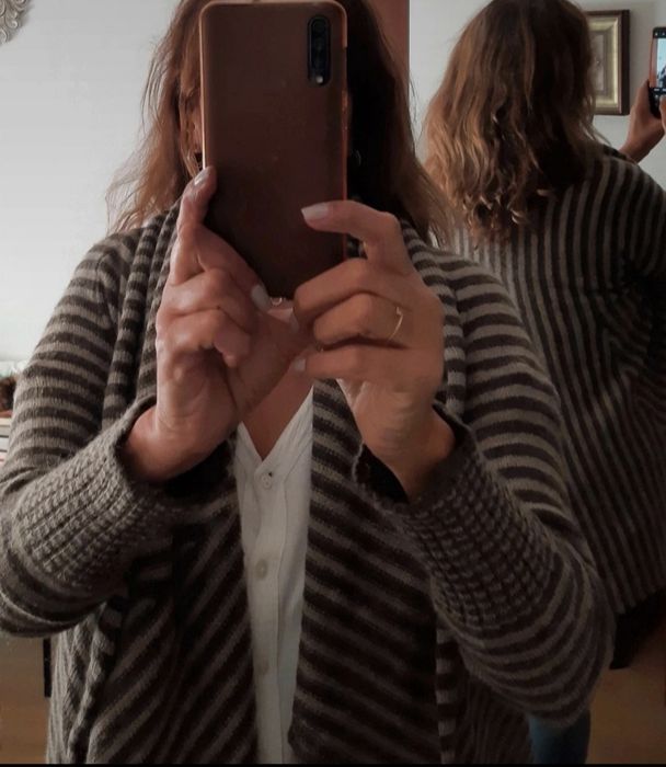 Casaco castanho num modelo muito giro