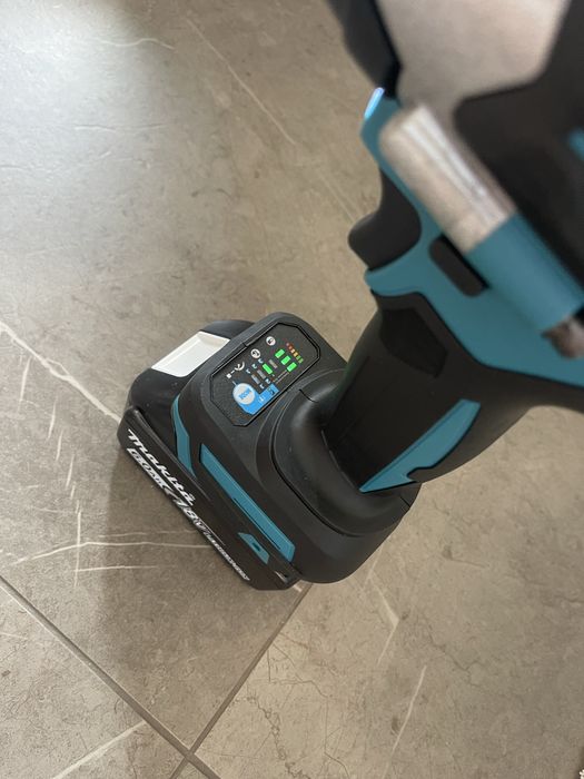 Klucz udarowy akumulatorowy Makita DTW700 + bateria Makita 18v 6.0Ah