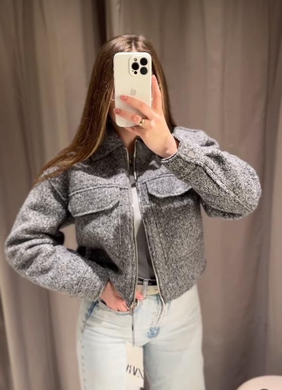 Укорочена куртка з букле zara бомбер