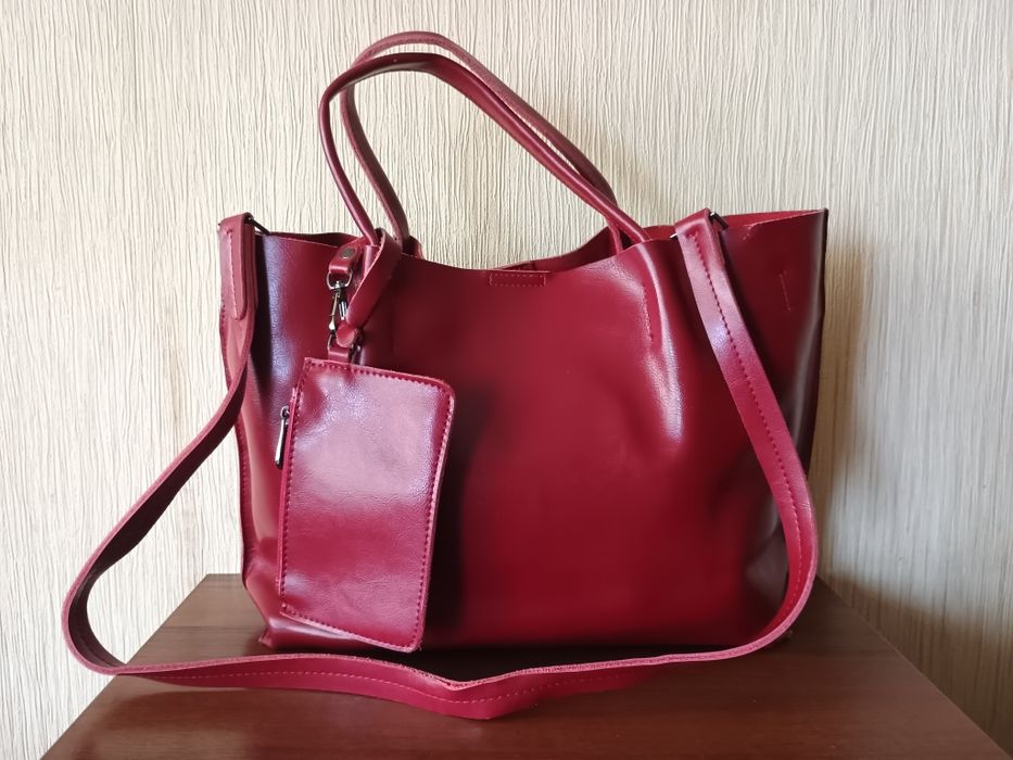Крута червона сумка