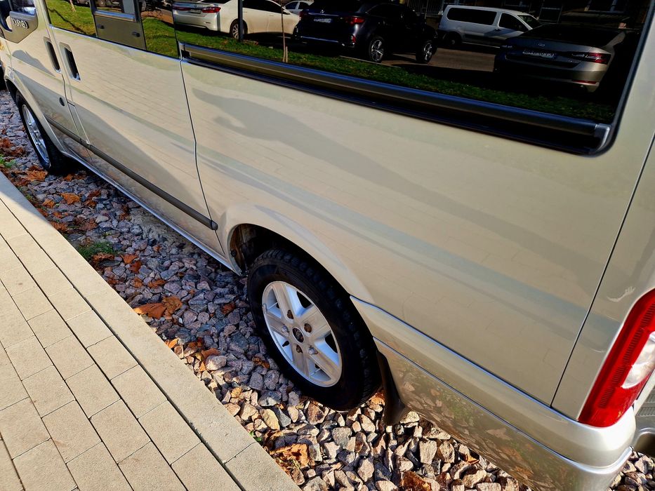 Автомобіль в гарному стані.