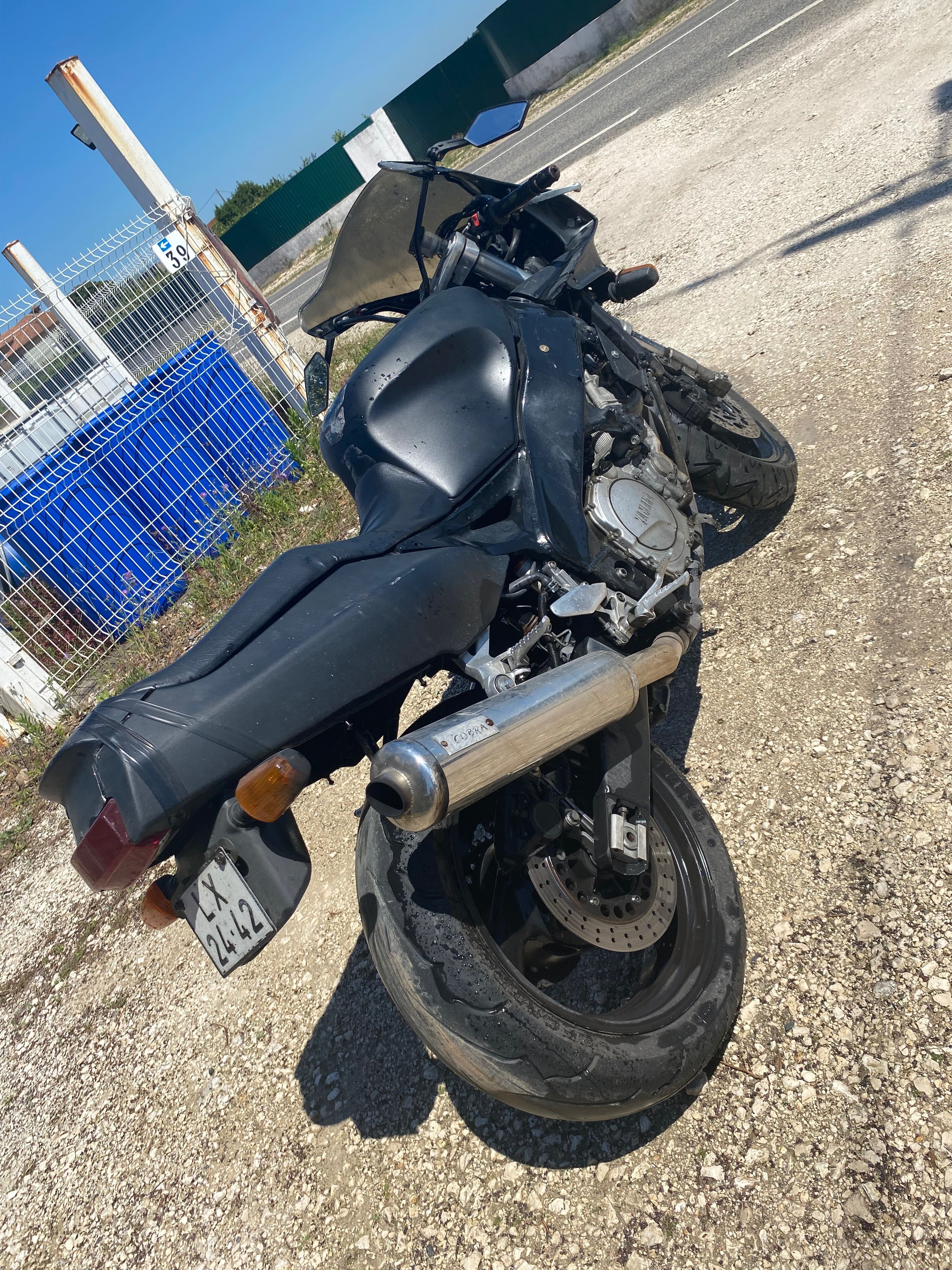 Yamaha FZR1000 preta