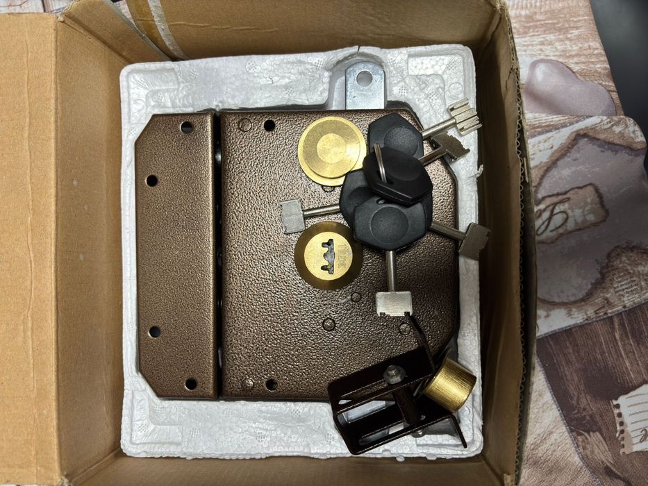 Fechadura de seguranca para apartamentos Flux 7088