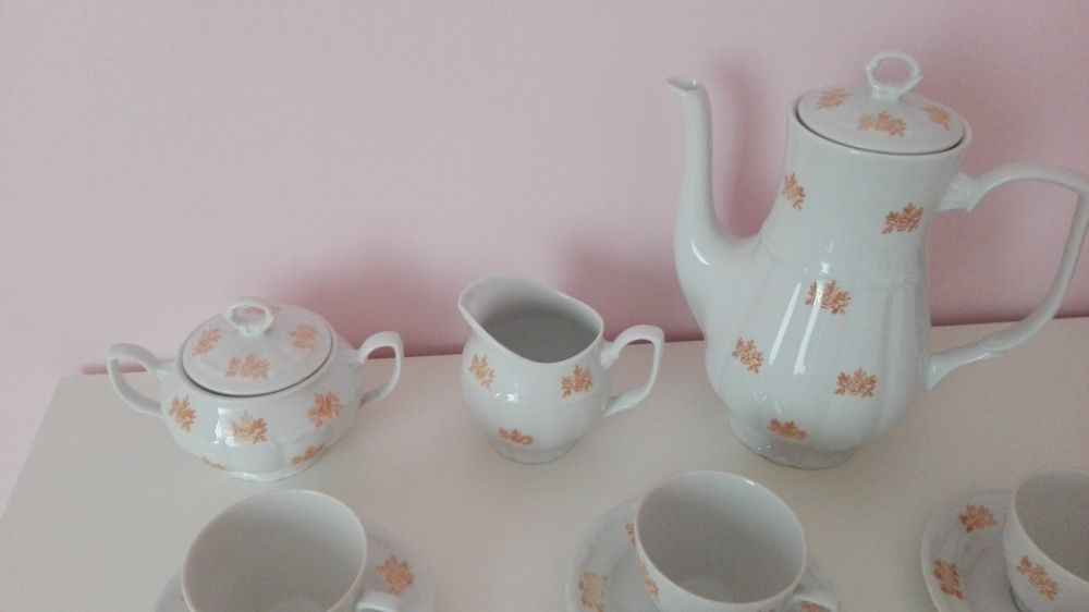 Serwis kawowy na 10 osób porcelana Bogucice polski