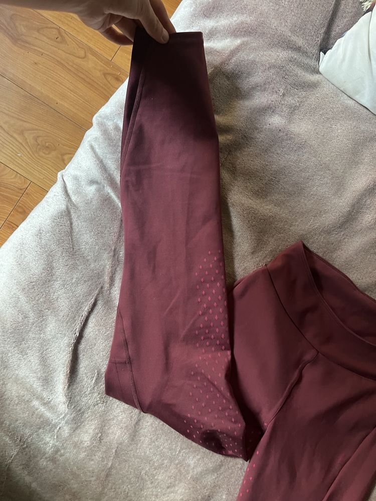 Bordowe legginsy jezdziekcie