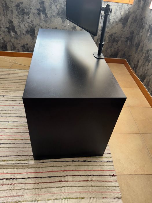 Secretária IKEA MALM (preta) à venda