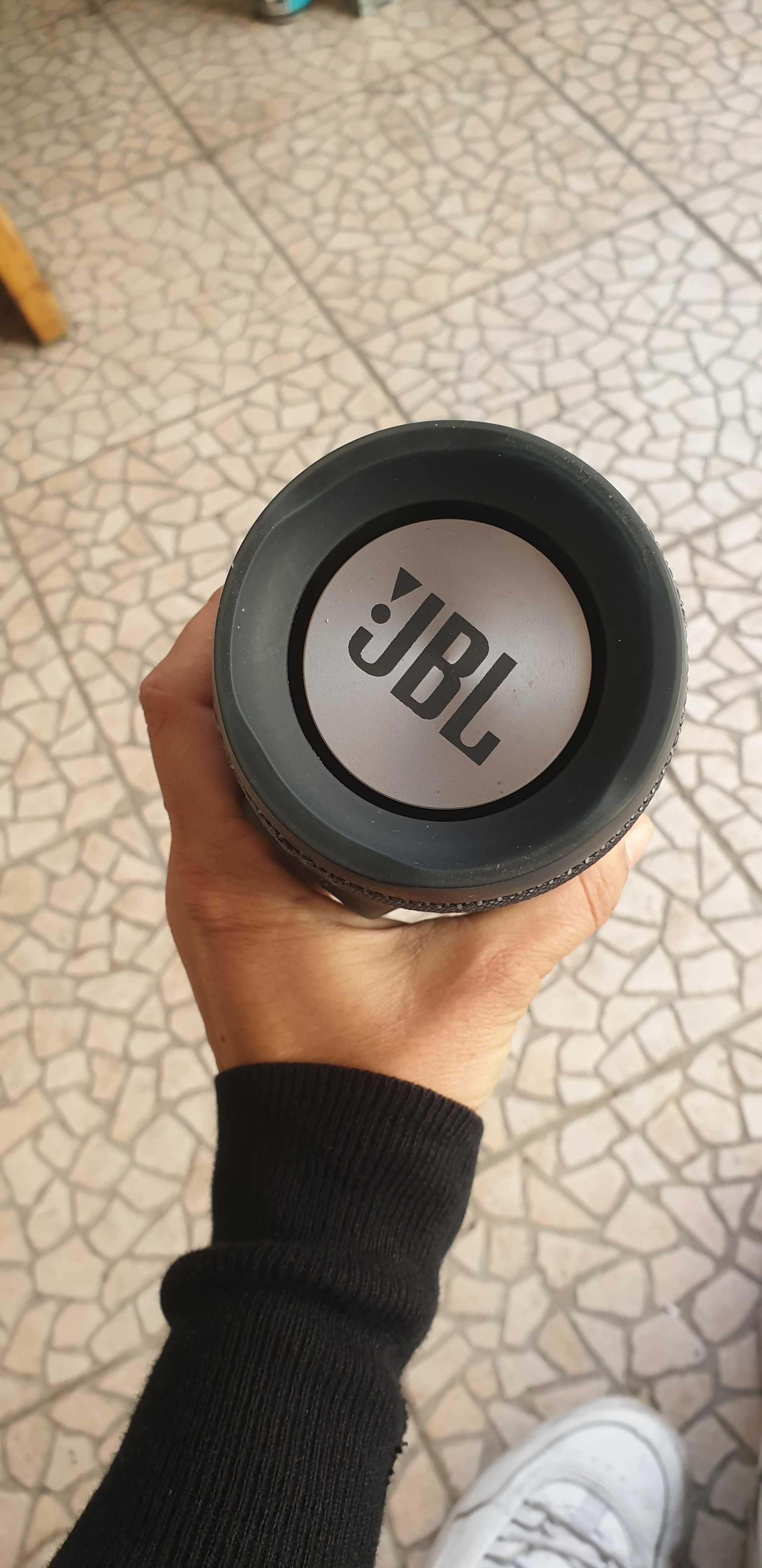 Coluna JBL charger essetial