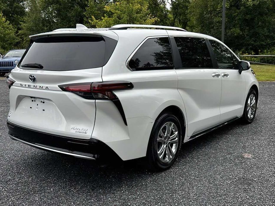 2023 Toyota Sienna Platinum 7-Passenger
