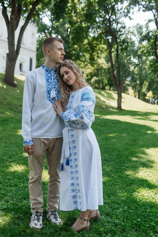 Парні вишиванки із сукнею
