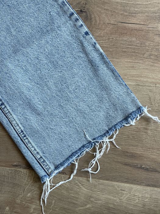 Джинси з розрізом