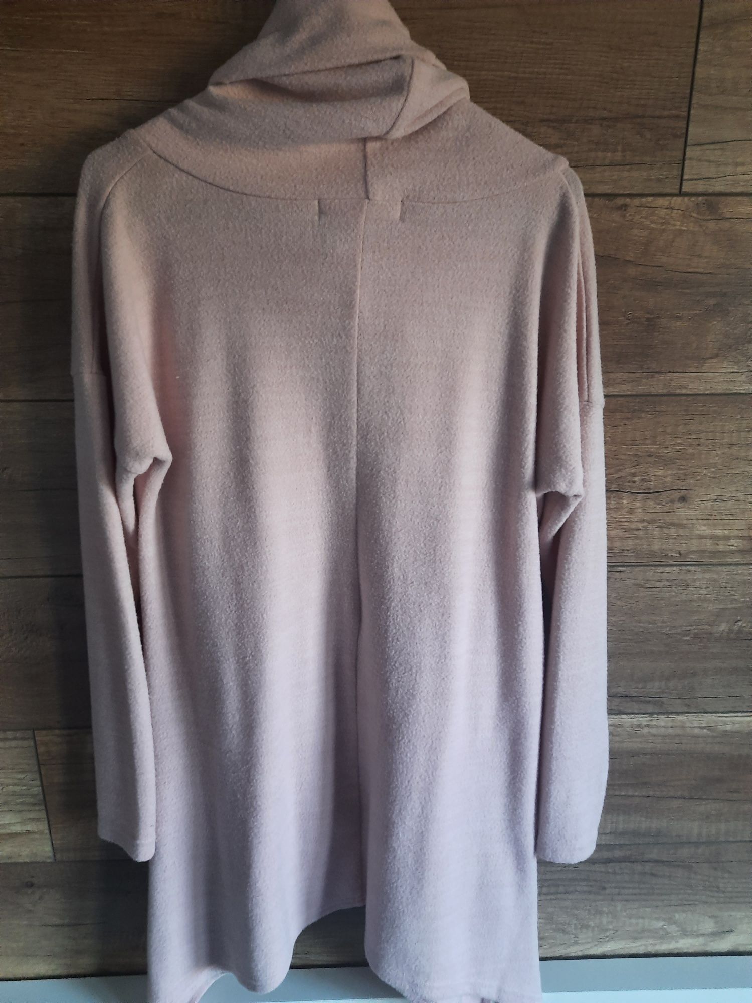 Jasno różowy sweter,  bluza Reserved XS