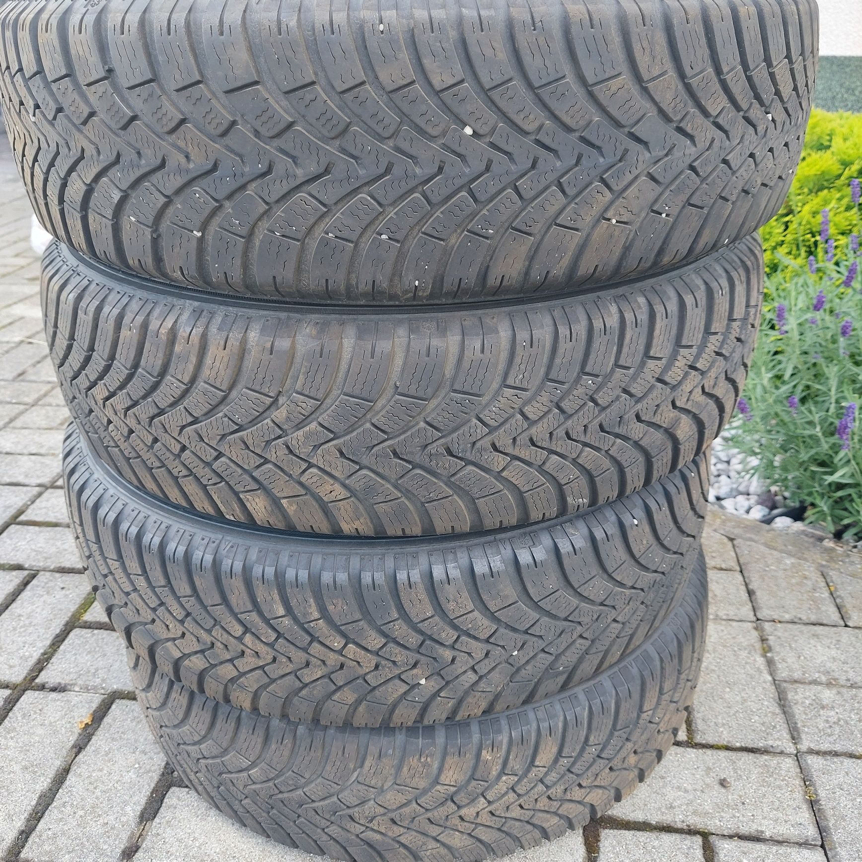 Opony zimowe Falken 15