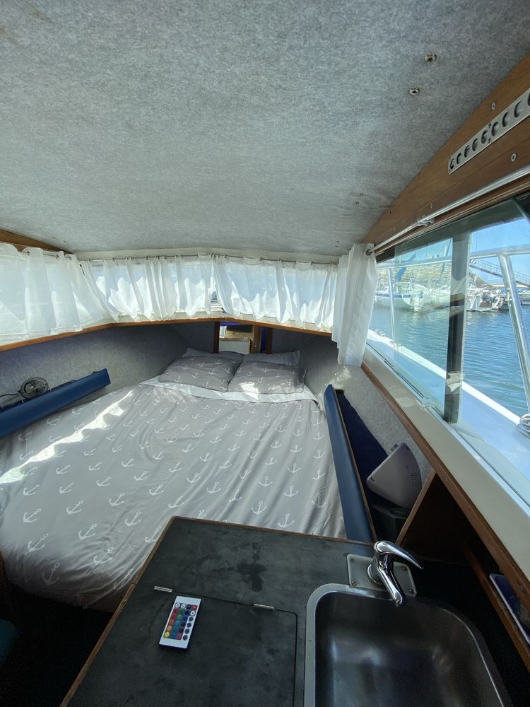 Coronet 24 Cabin luxe