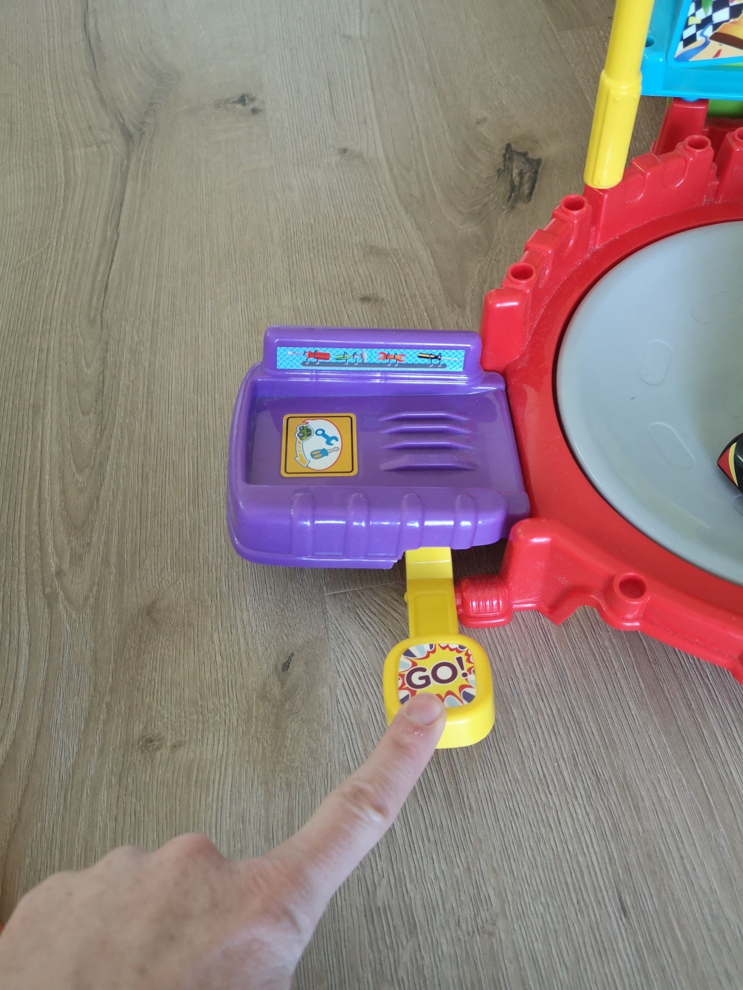 Vtech tut tut tor pełen akrobacji