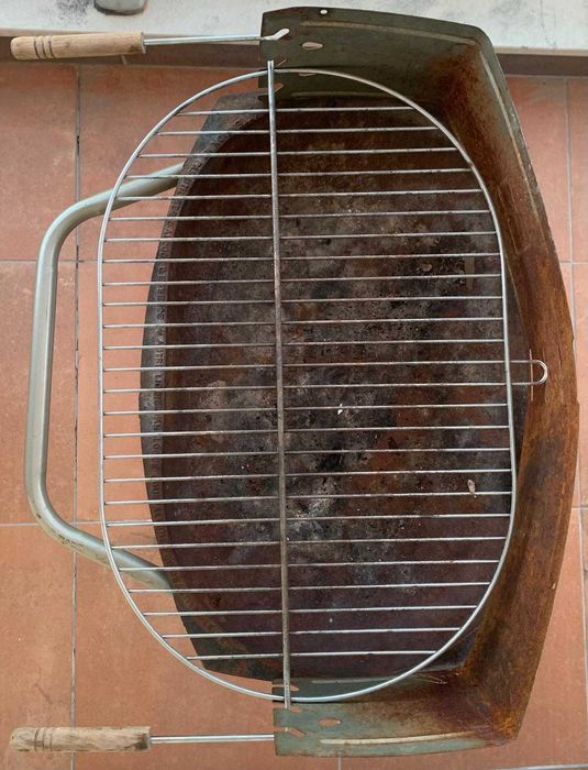 Churrasqueira a Carvão Portátil