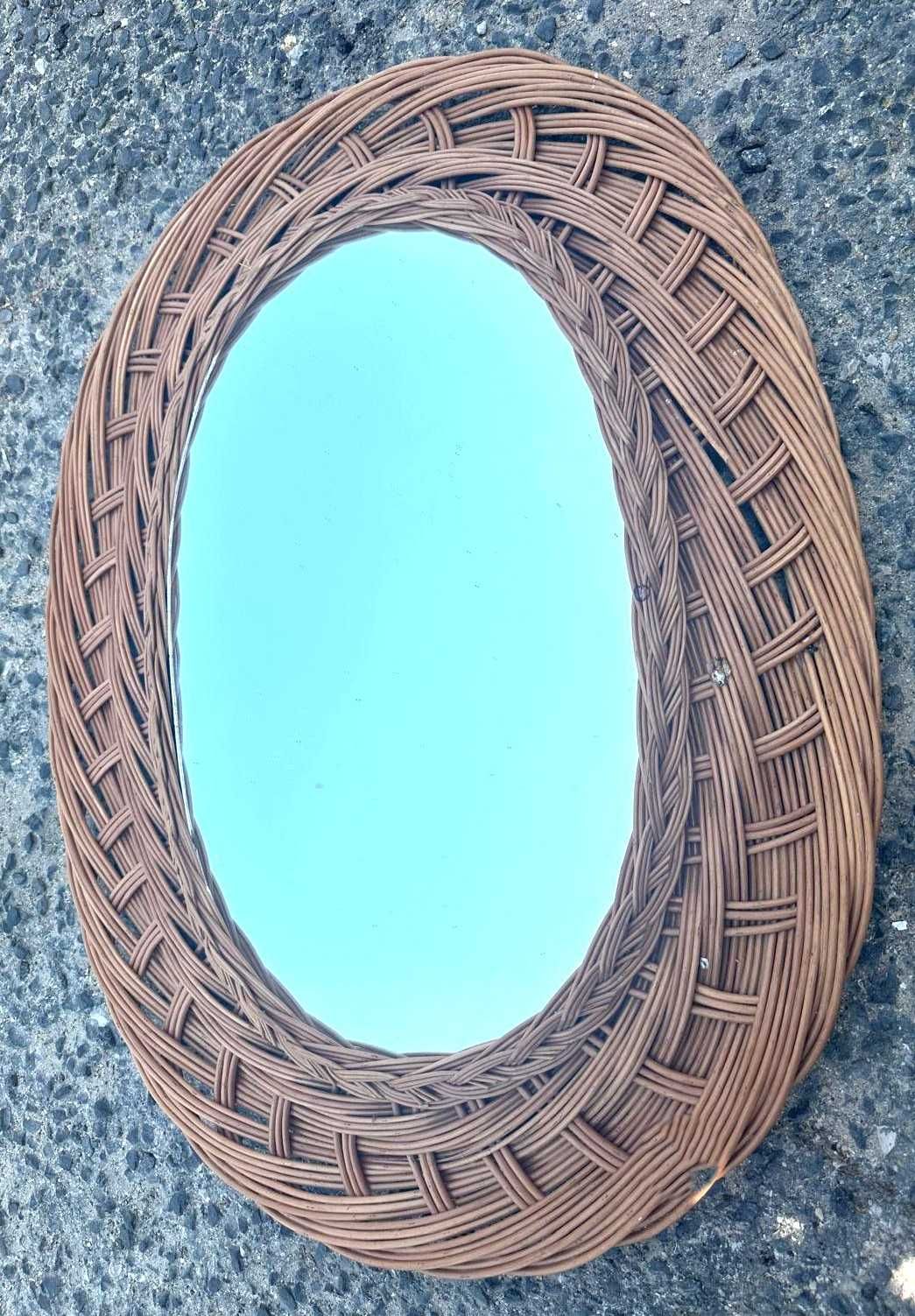 Espelho antigo oval moldura em palhinha