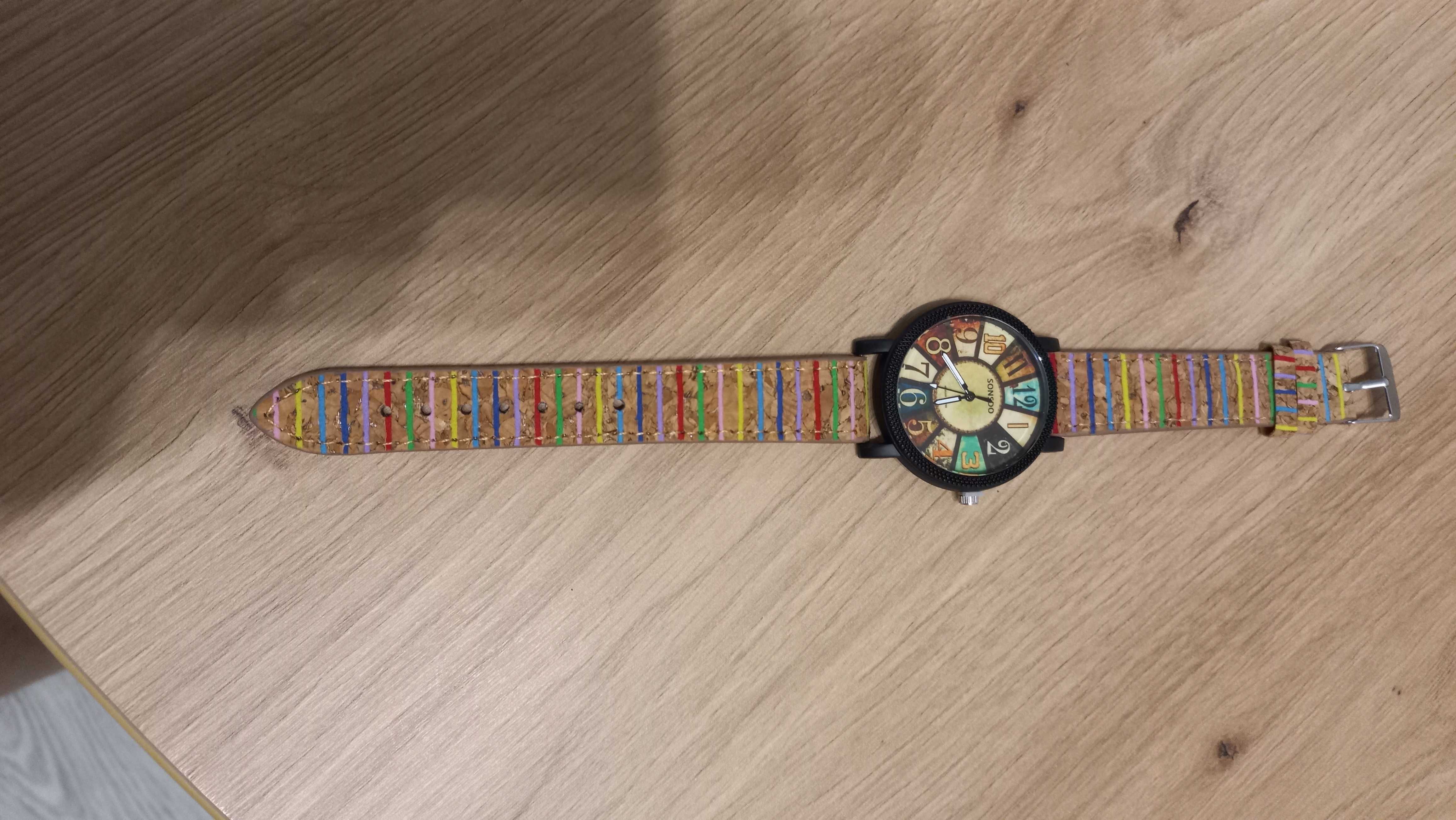 Modny zegarek damski z kolorową tarczą