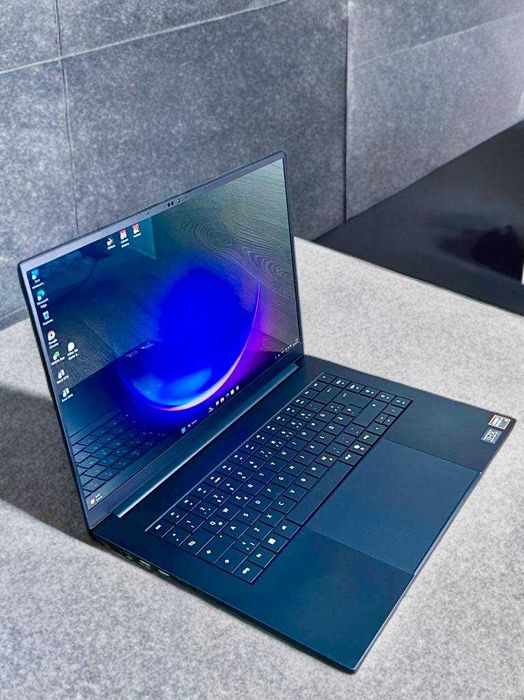 Razer Blade 16 (2025\RTX 5070\Ryzen AI 9 365\DDR5-32Gb\M2 SSD-1Tb\WQHD