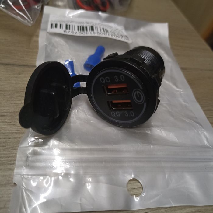 Зарядное устройство в прикуриватель с usb портами