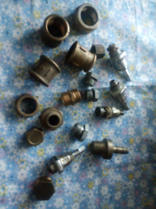 Продаю  стойки, трос для прочистки, заглушки для карниза