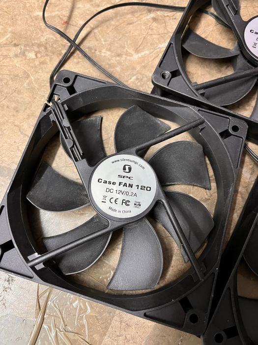Trzy wentylatory silentiumpc 120mm