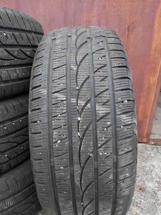 Комплект зимових шин 215/55 R16