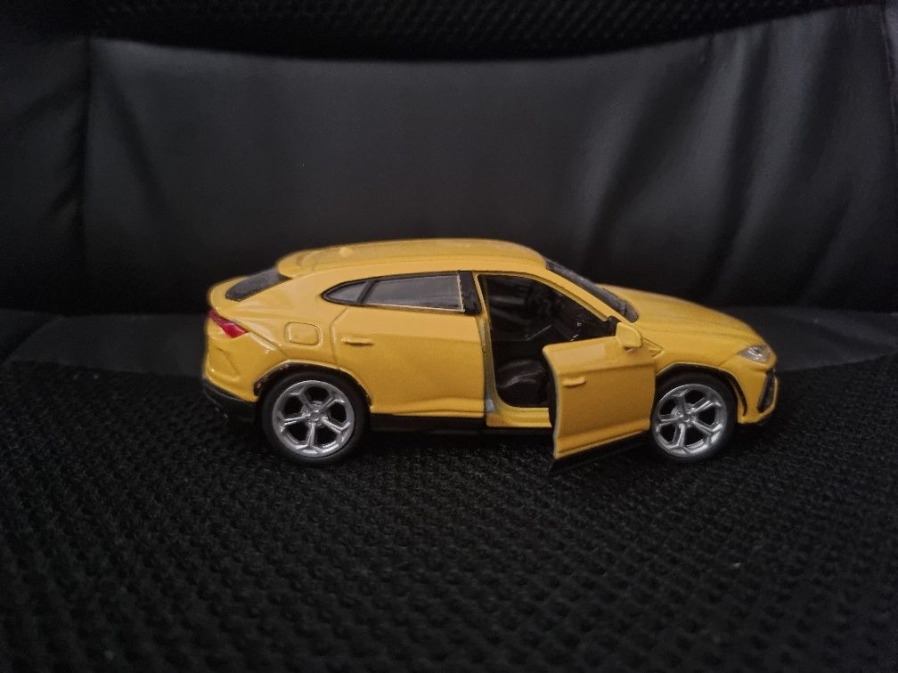 Lamborghini urus Amarelo