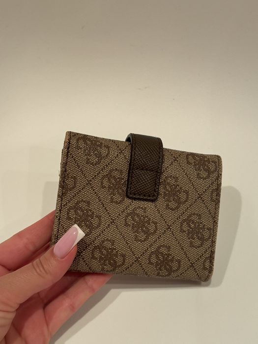 Гаманець Guess.
