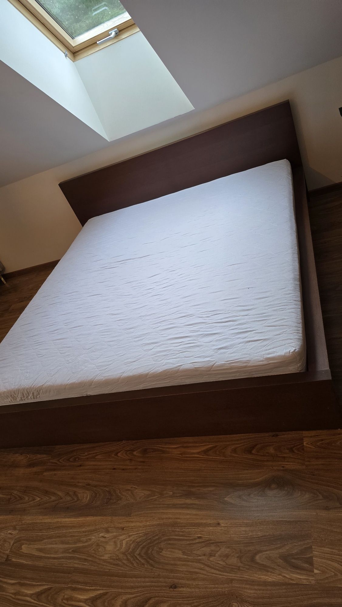 Łóżko 180x200 z nowym materacem i stelażem