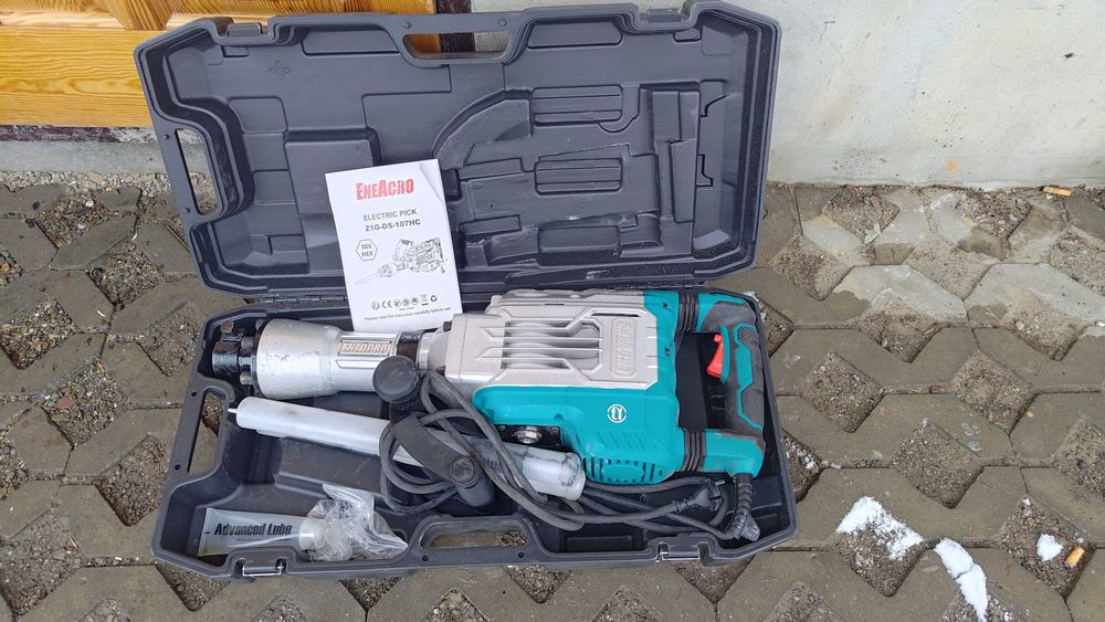 Młot wyburzeniowy ENEACRO 1700W SDS Hex 65J antywibracyjny dłuta