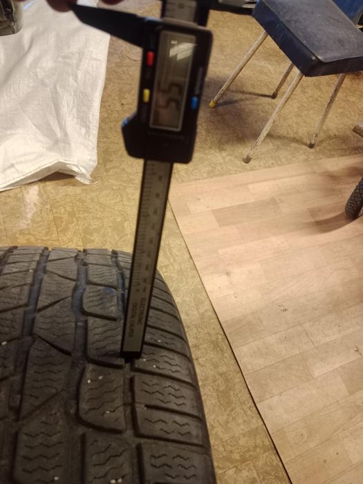 Opony zimowe 235/45 r19