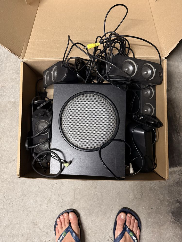 Sistema de som 5.1 com subwoofer Logitec