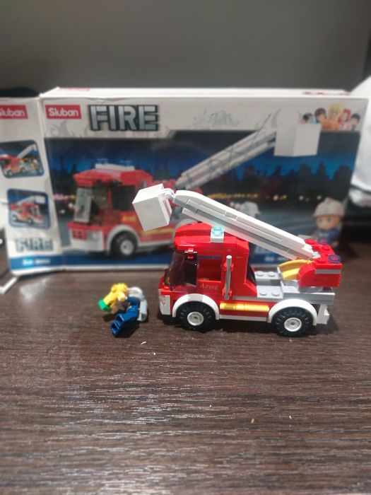 Конструктор Sluban Fire Truck (Пожежна машина).