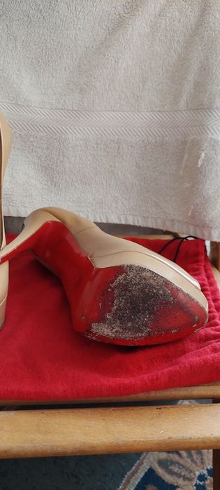 Продам туфли Christian Louboutin, размер 37,цвет бежевый, цена 12000