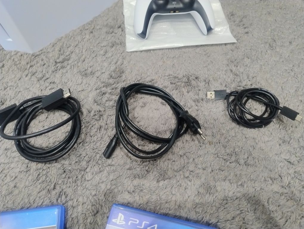 PlayStation 5 Disk Edition. Edycja z napędem. Polecam stan idealny.