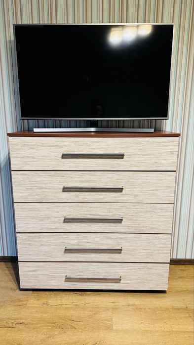 Дуже вмістимий міцний комод в чудовому стані