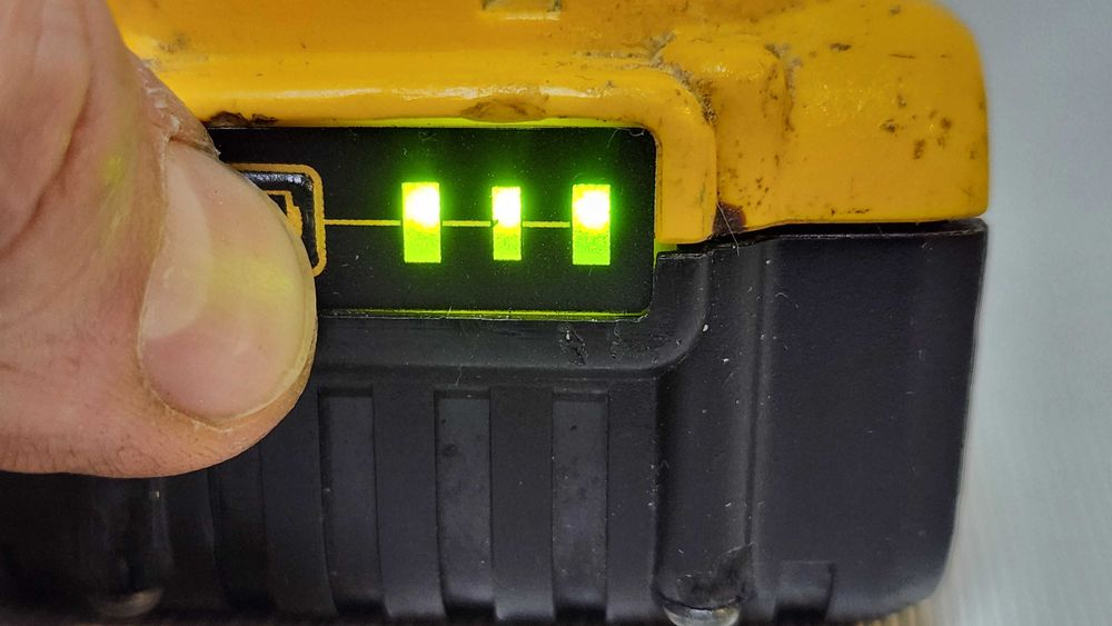 Акумулятор Dewalt DCB205 5ah 2022 рік з США оригінал