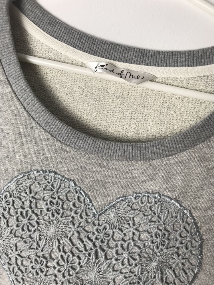Szara ciepła bluza z haftem wyszyte serce basic casual minimal jesień