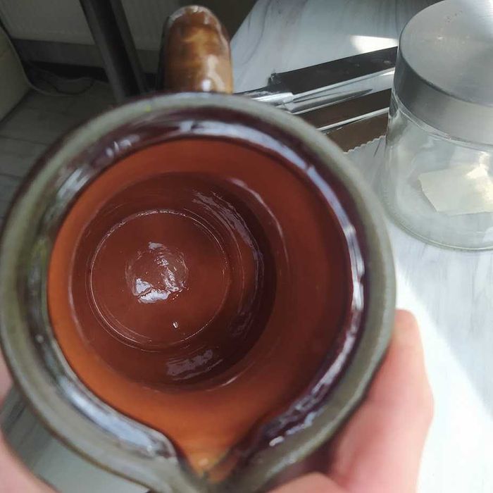 Кувшин з чашками