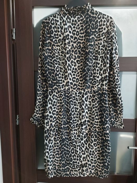 Sukienka w panterkę