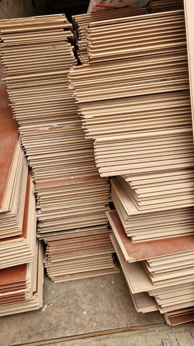 Продам б/у хороший ламінат