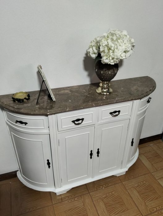 Sapateira lacada em branco