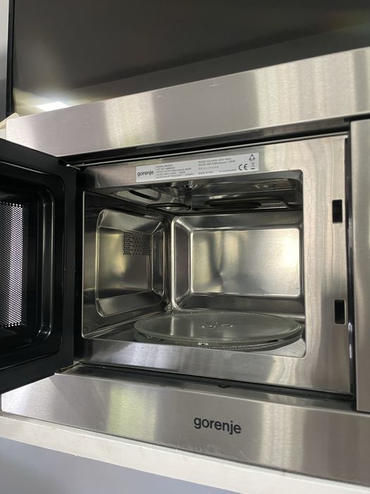 Мікрохвильовка вмонтована