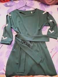 Зелена сукня з поясом/ зелёное платье с поясом / розмір М, 250 грн