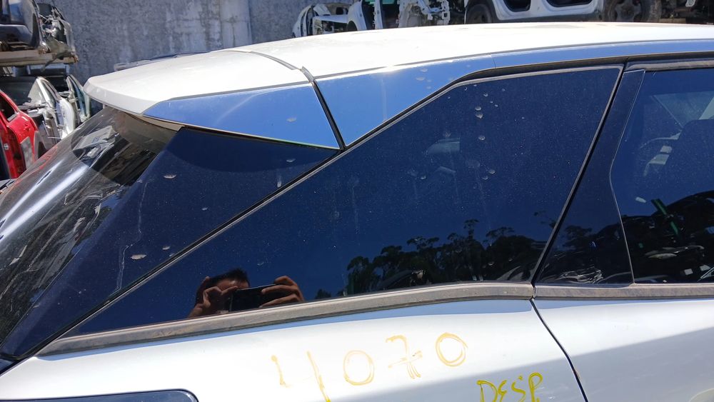 Vidro do painel trás direito PEUGEOT 3008 II (M_)